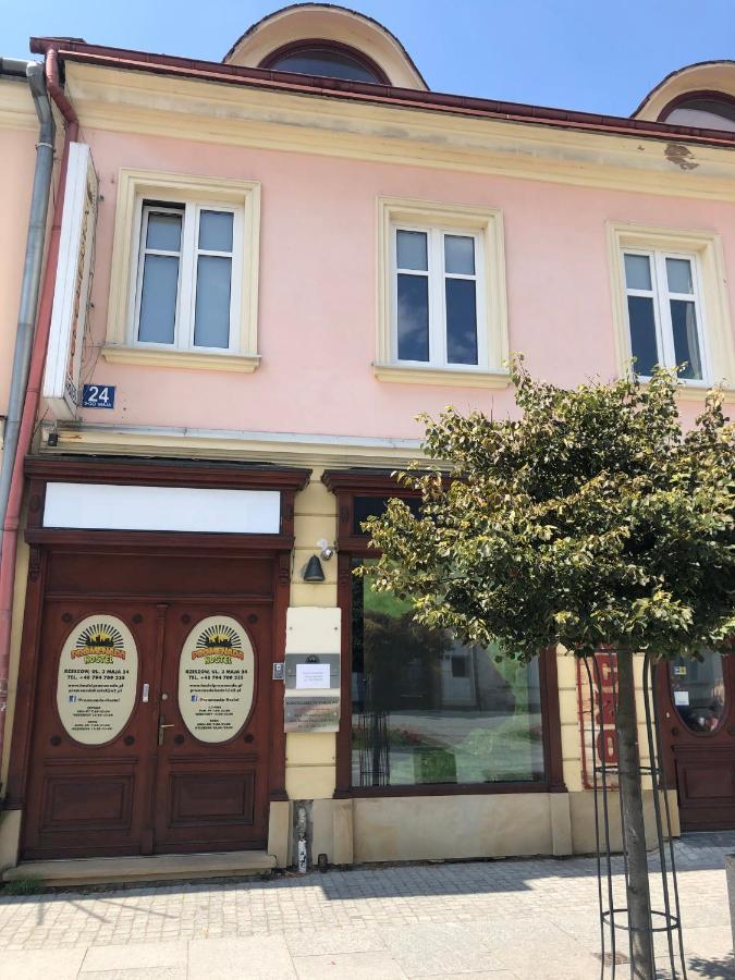Hostel Promenada Rzeszów Exteriör bild