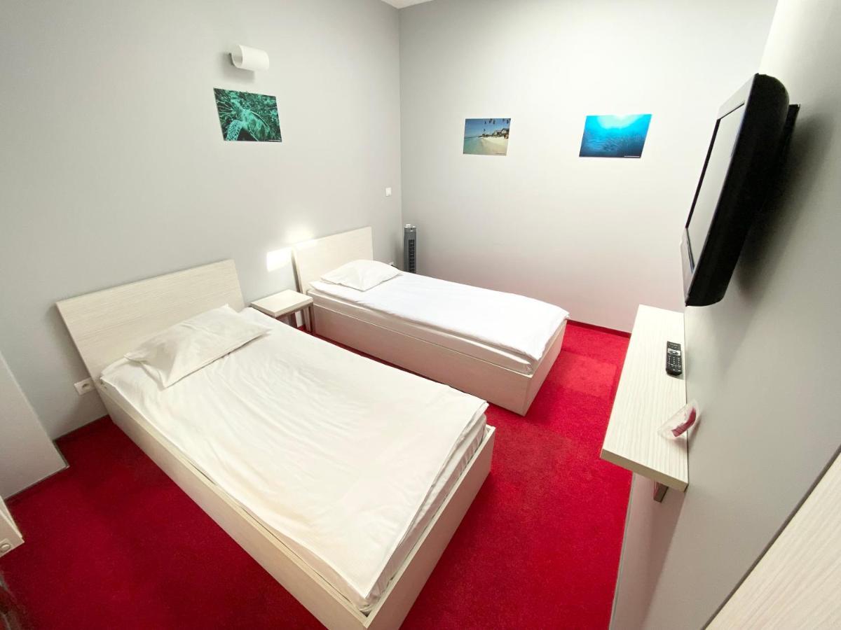 Hostel Promenada Rzeszów Exteriör bild